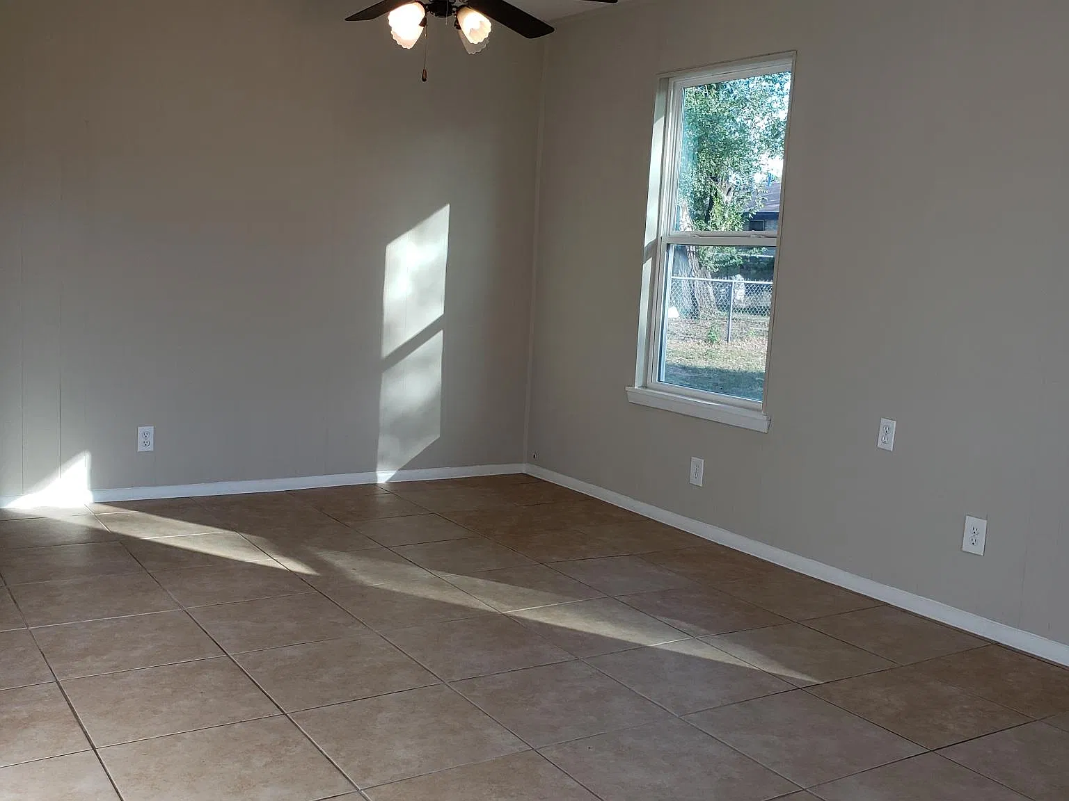3 bed, 1055 sqft, $1,450 — Photo 4