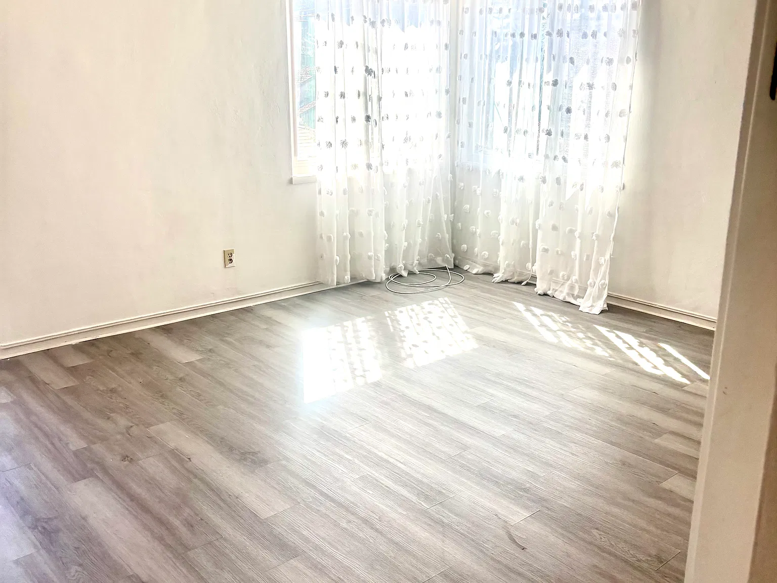2 bed, 1000 sqft, $2,500 — Photo 4