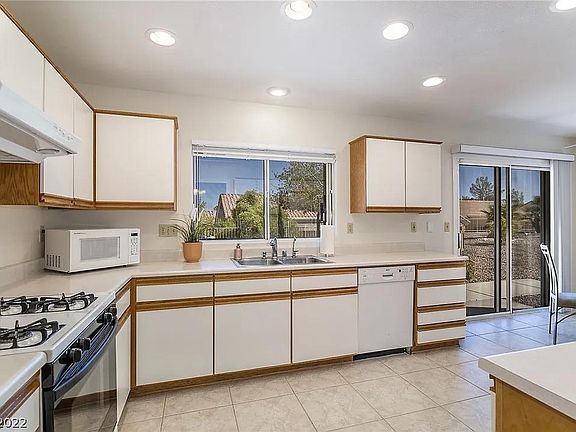4th image of 2600 Lotus Hill Dr