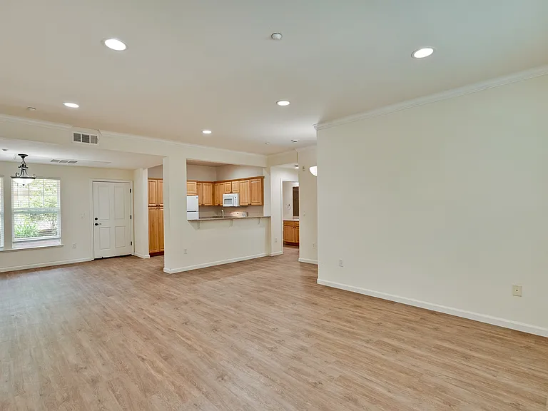 Encinal Place Apartments — Photo 11