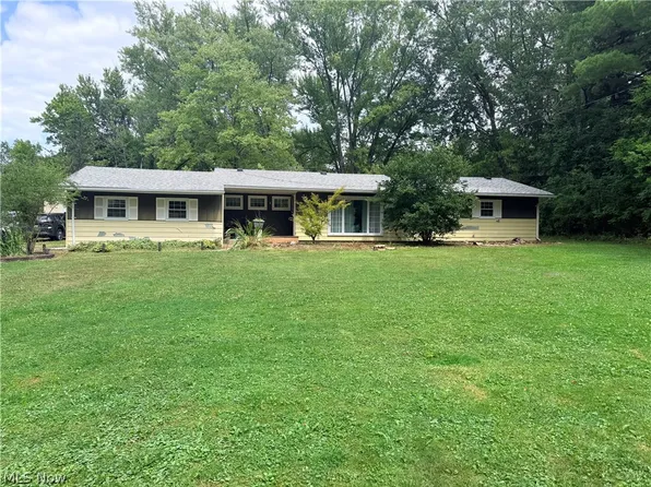11941 Hawthorne Dr, Sagamore Hills, OH 44067