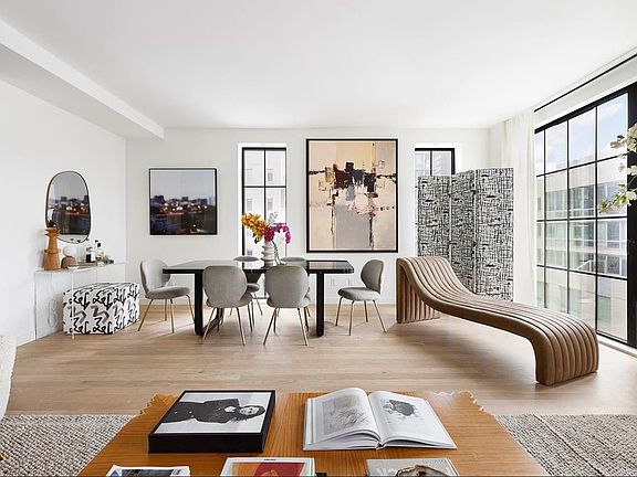 4th image of 441 W 37th St #Penthouse