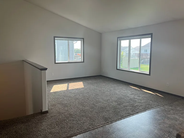 1217 S Beach Way — Photo 3
