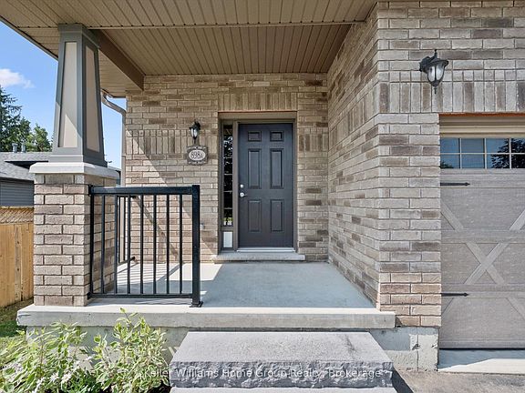 3rd image of 898A Gzowski St