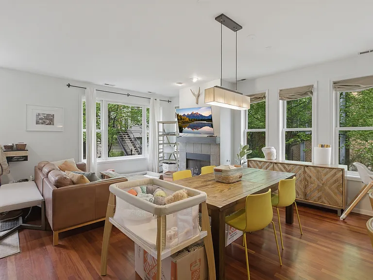 1323 S Indiana Pkwy #TOWNHOME — Photo 4
