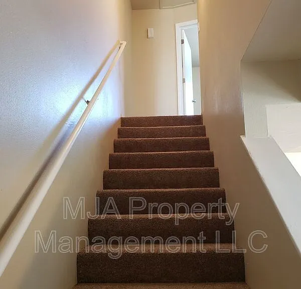 966 W Center St — Photo 8