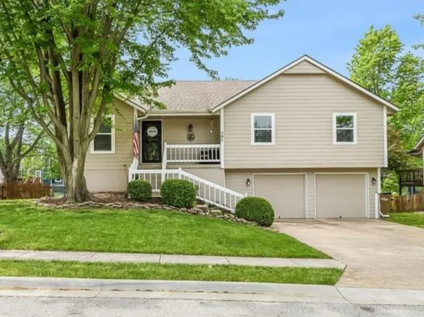 505 Belmont Dr, Raymore, MO 64083