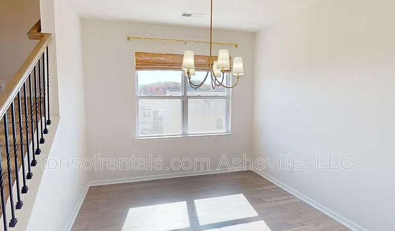 354 Tavernier Ln — Photo 10