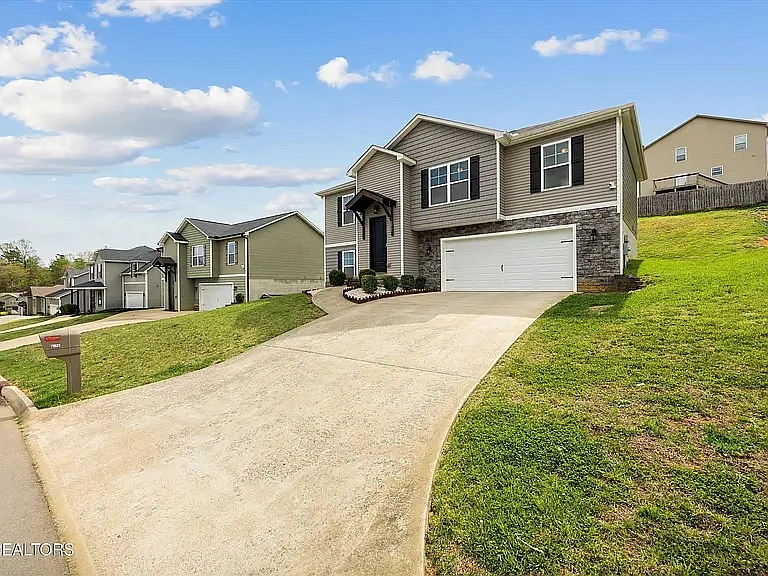 7931 Poplar Grove Ln — Photo 3