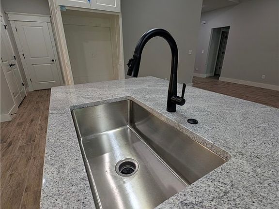 4th image of 14 Bressay Ln