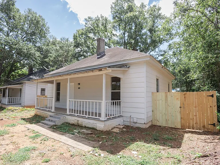1018 W Broad St — Photo 3