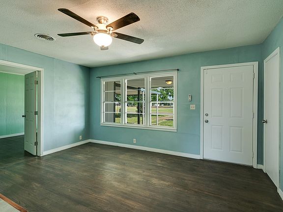 4th image of 207 W Smith Ave