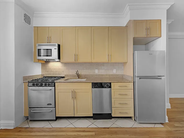 108 W 15th St #5C — Photo 5