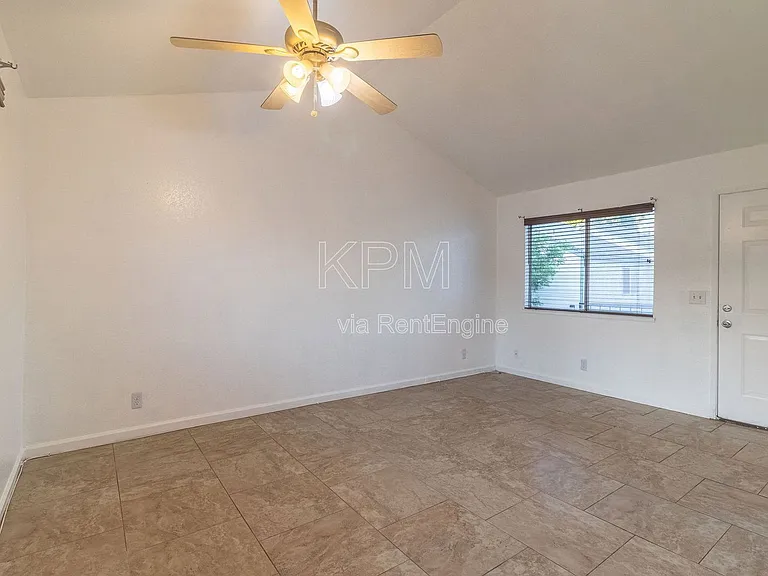 445 Almond Dr #144 — Photo 4