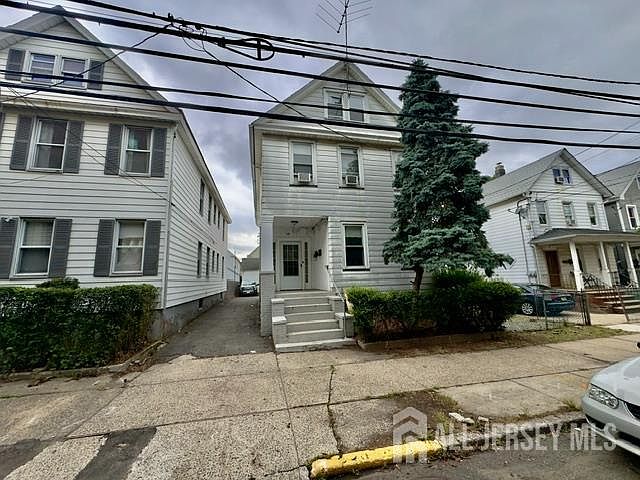 1st image of 50 Harvey St
