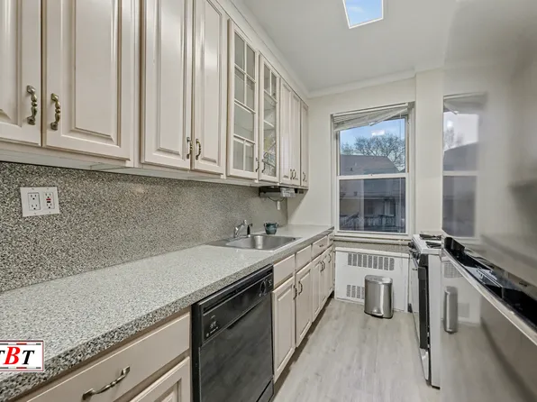 915 East 17th Street image 8 of 29