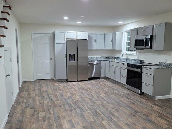 4th image of 522 Pine St