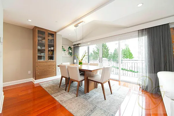 Sold by Dorsa Group | media 10