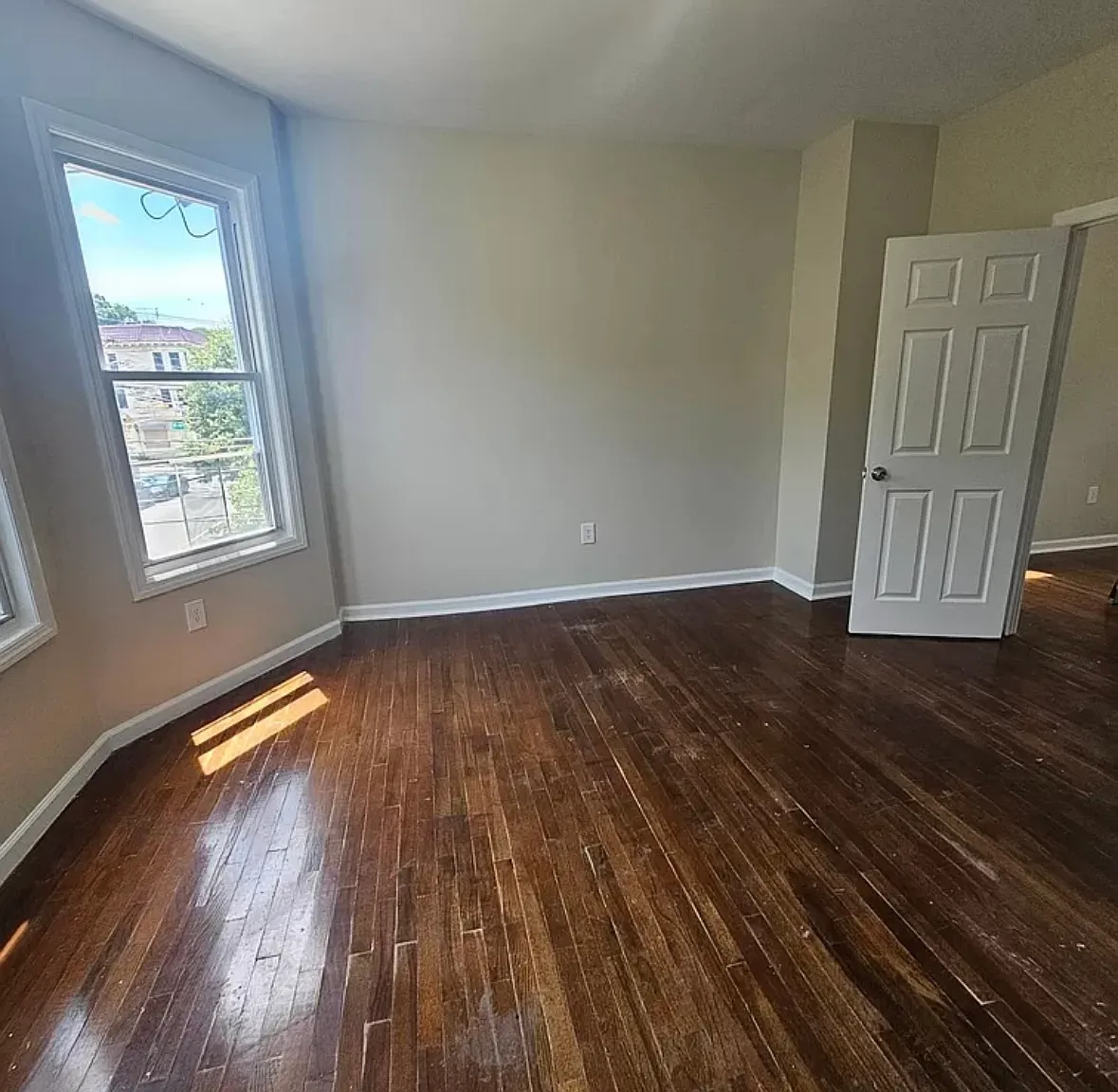 4 bed, 1200 sqft, $2,600 — Photo 2