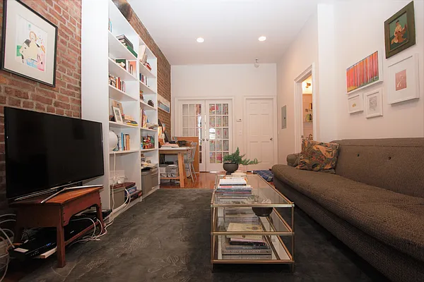 Rented by R New York | media 32