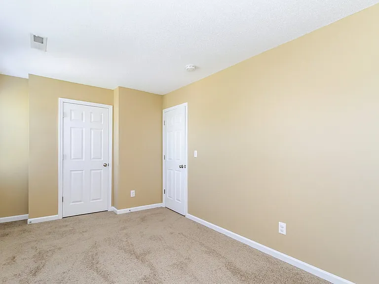 300 Creekview Dr — Photo 20
