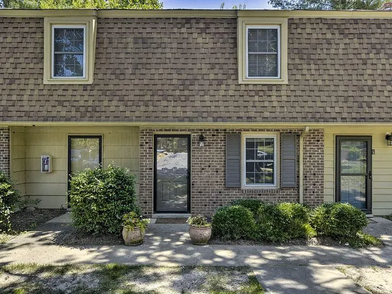 4701 Blue Bird Ct #E — Photo 29