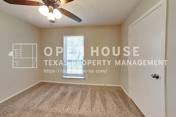 1328 Chicota Dr — Photo 13