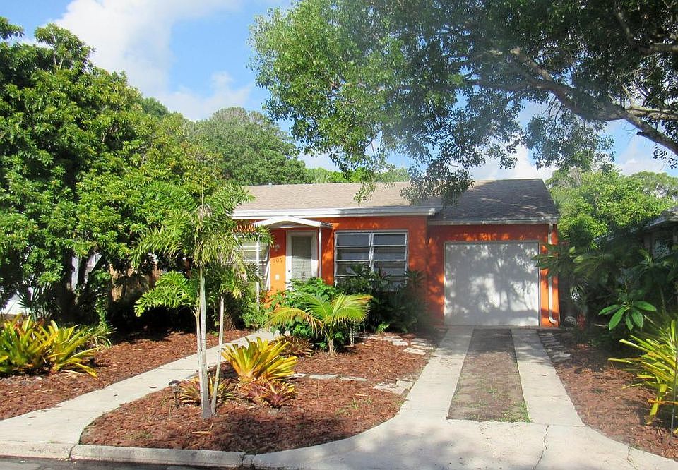 1st image of 605 N Palmway