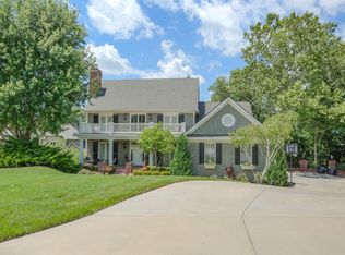 10428 NW River View Point, Parkville, MO 64152