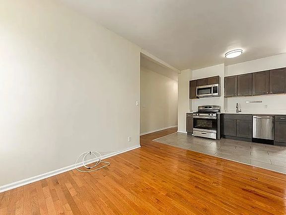 5th image of 300 12th St #17A