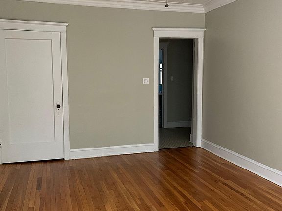 2nd image of 830 W Sunnyside Ave APT 1N
