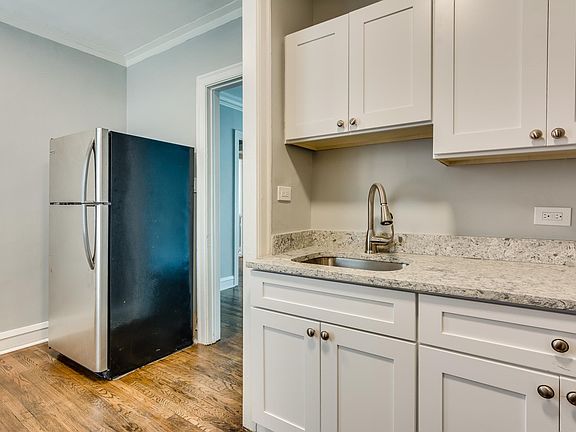 3rd image of 5736 S Stony Island Ave #5746-3-9
