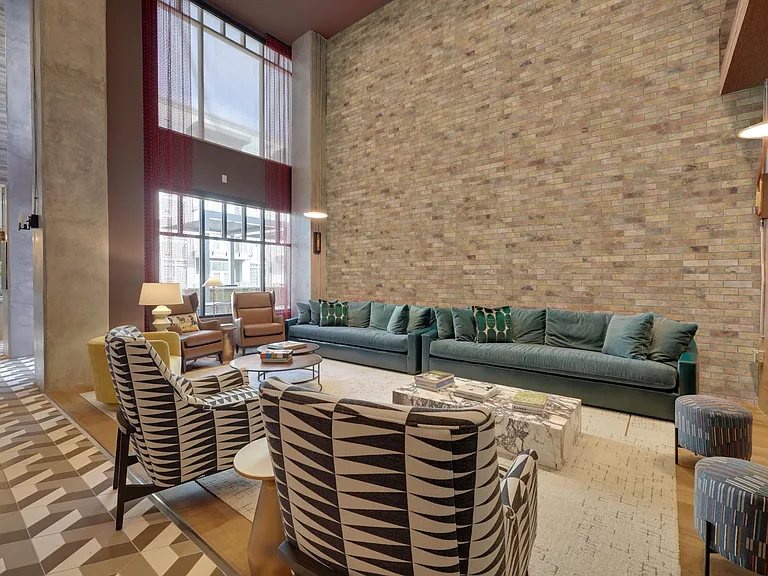Link Apartments Broad Ave — Photo 15
