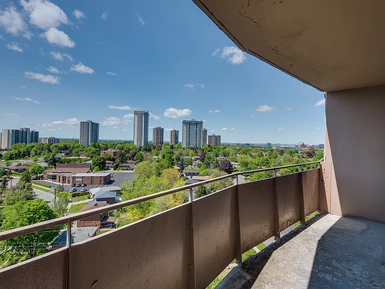 335 Van Horne Ave — Photo 7