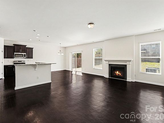 5th image of 2828 San Saba St