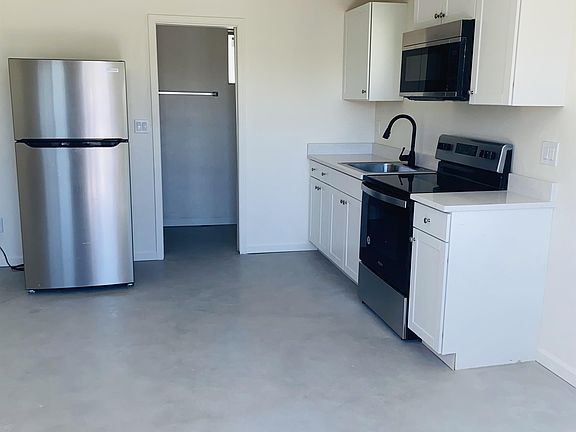 2nd image of 124 E Jacinto St #5
