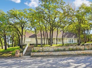 2872 Hurstview Dr, Hurst, TX 76054
