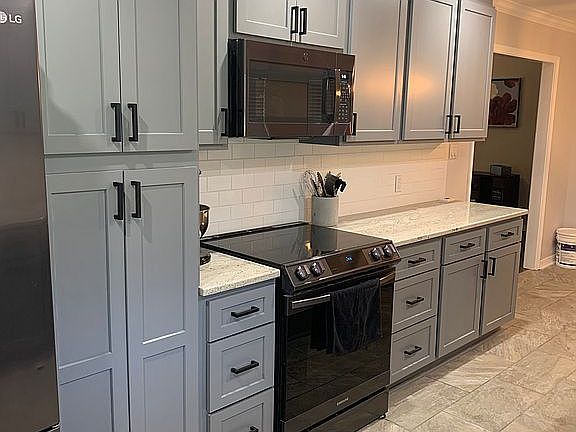 2nd image of 553 Collinswood Dr