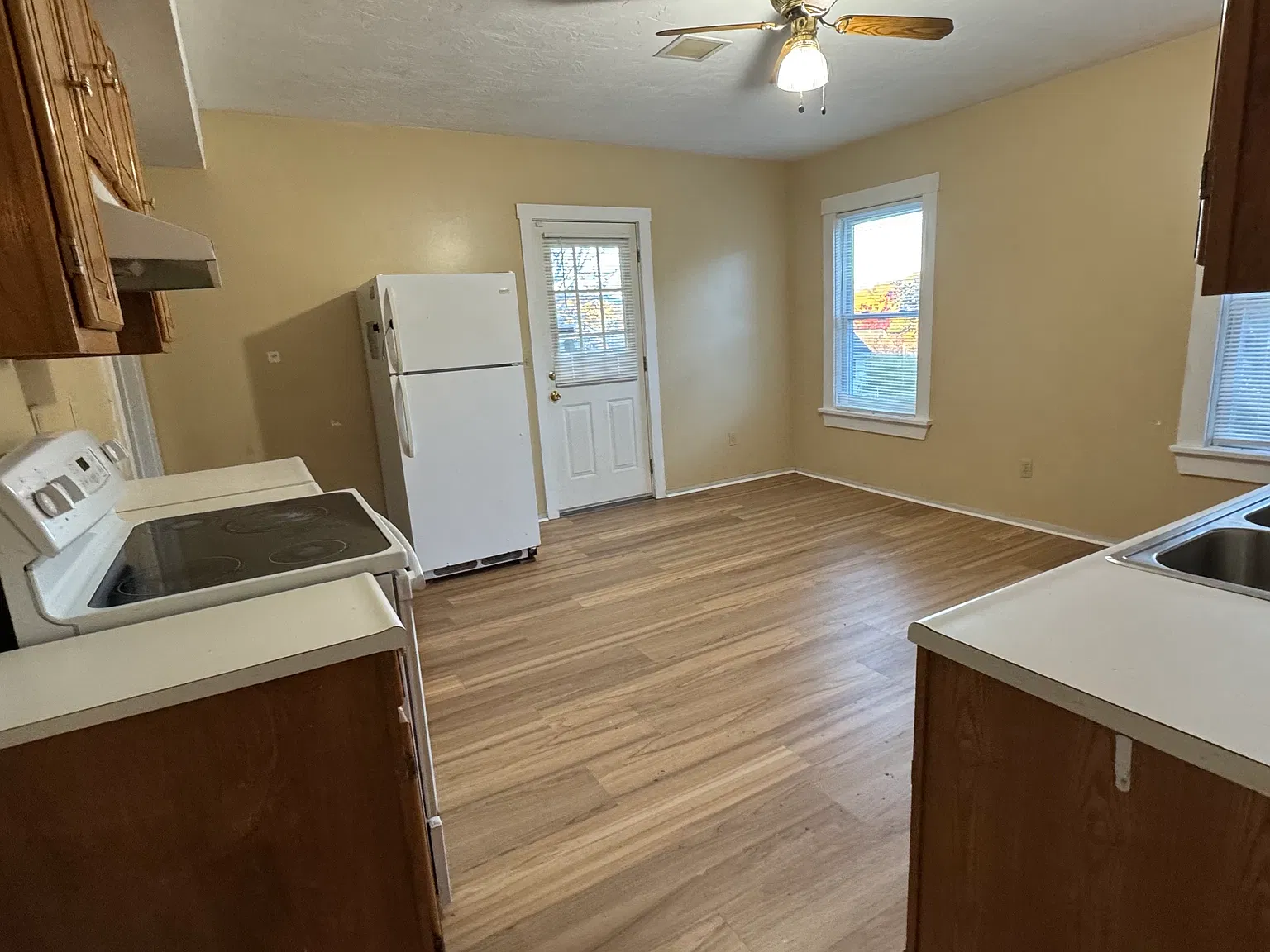 3 bed, 1217 sqft, $1,800 — Photo 1