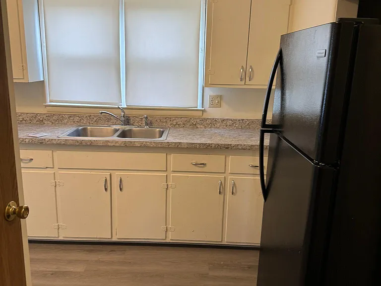 1205 Lind St — Photo 6