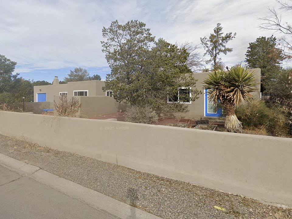 1st image of 911 Palmas Altas Dr SE