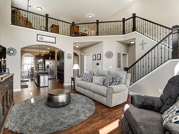 4th image of 366 Cloverhill Dr