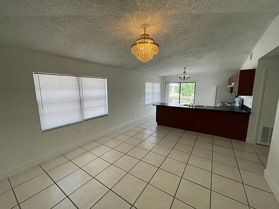 4th image of 6821 N Manhattan Ave APT A3