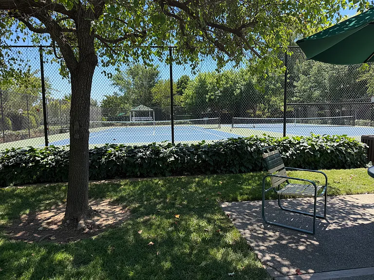 820 Woodside Ln E #6 — Photo 9