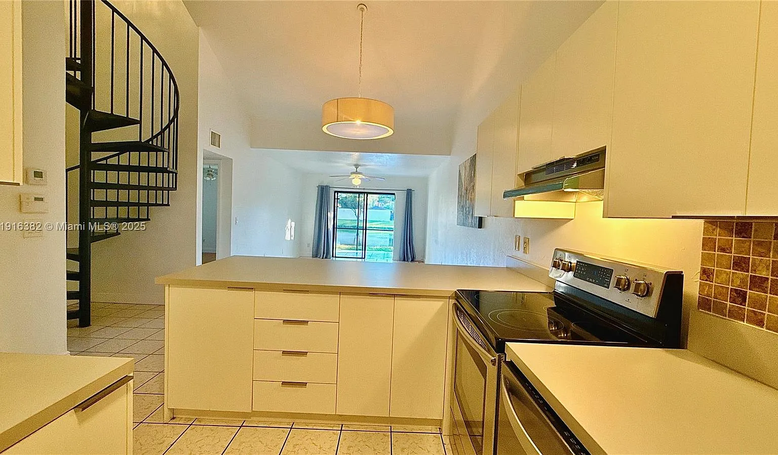 3 bed, 1303 sqft, $2,650 — Photo 1