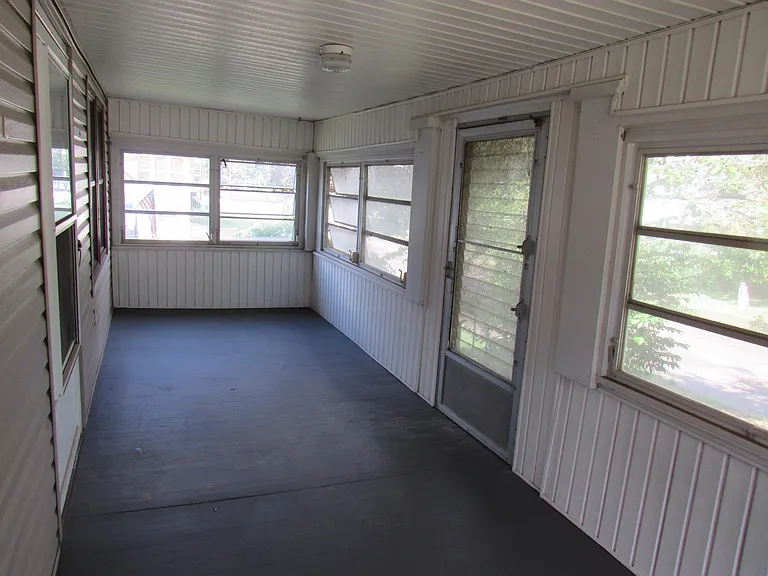 2360 Edwin Ave — Photo 4