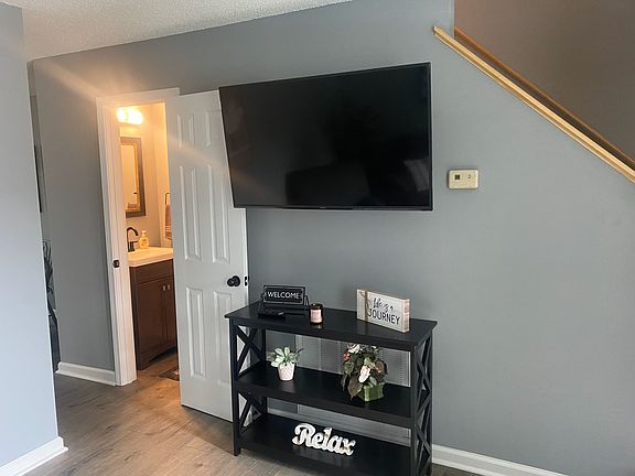 5th image of 306 Emerald Dr