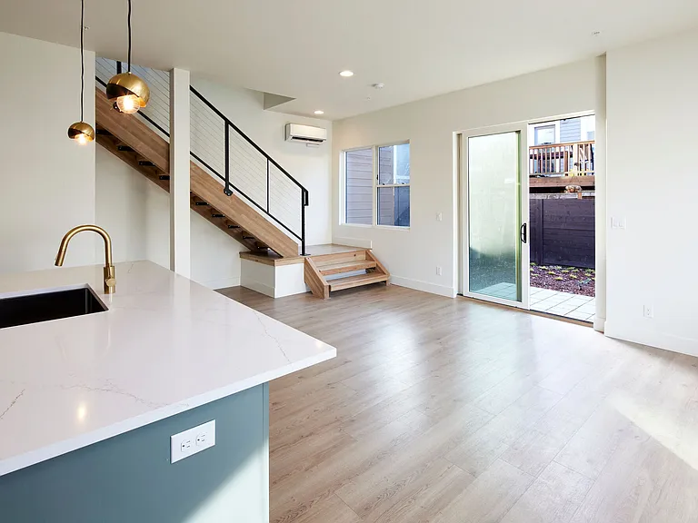 140 NE Sacramento St — Photo 15