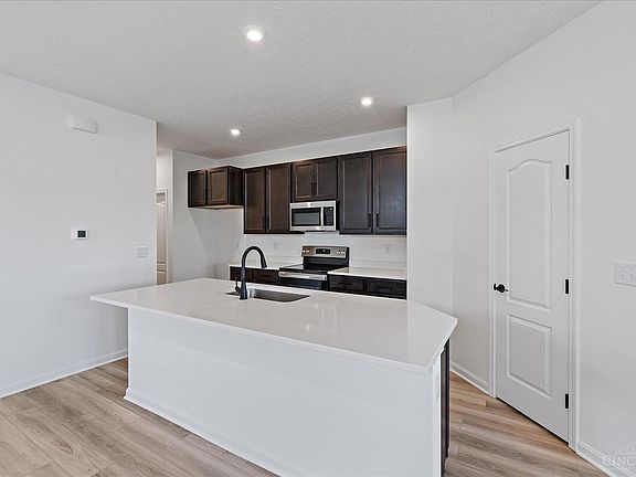 4th image of 411 Summerlyn Farms Ct