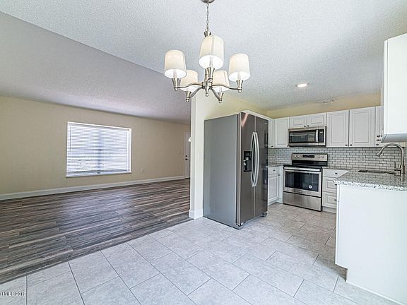 3rd image of 2098 Emerson Dr SE